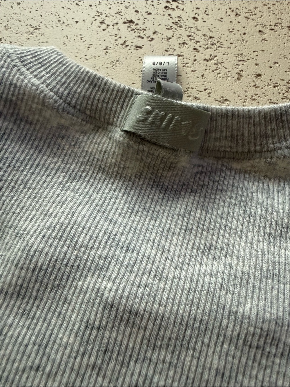 Skims Ribbed Tee - Picture 5 of 8